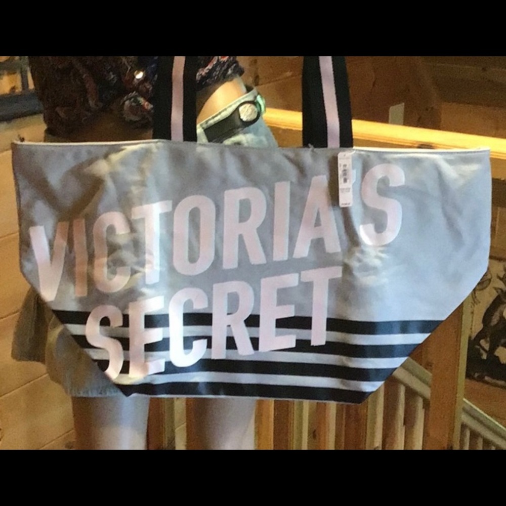 NWT Victorias Secret Large Pink Tote Duffle Bag👛